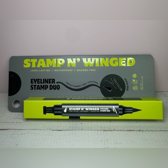 OZ LAB  Stamp N'Winged - Eyeliner Pen and Stamp 2 in 1 NIB (True Black) - Picture 2 of 4
